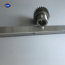 中国 自然黒オキシド色 直歯 1.0M 1000mm スライディングゲートモーターのためのラック サプライヤー