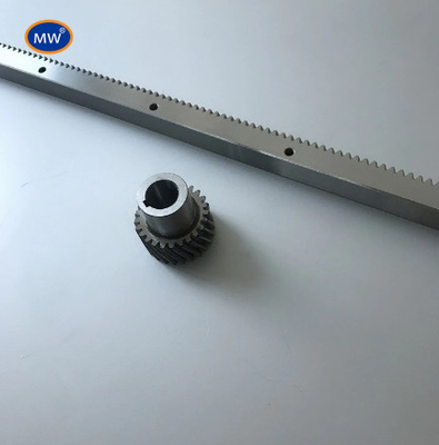 CNCの彫版機械のための機械によって電流を通される鋼鉄拍車螺旋形ギヤ棚 サプライヤー